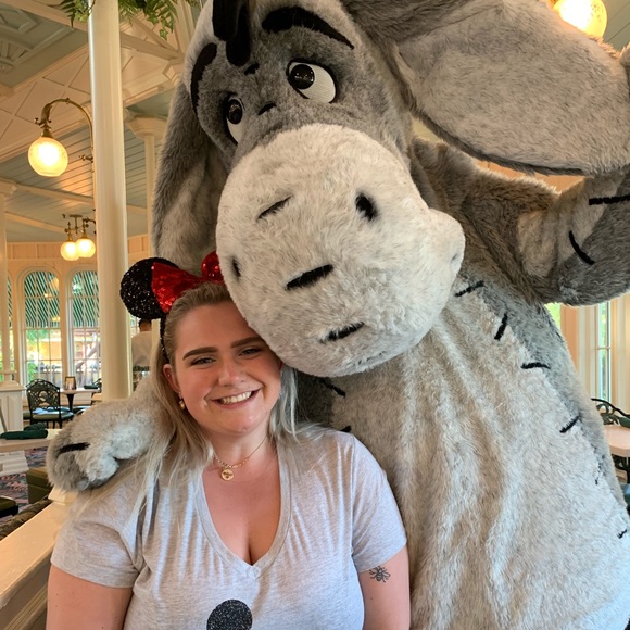 Meet your Posher, Meghan - Picture 5 of 5